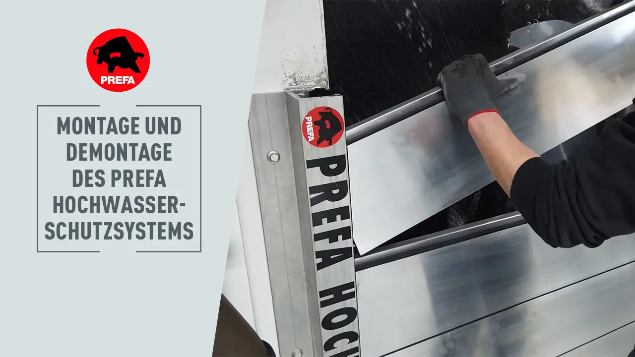 Fénykép egy teljesen összeszerelt PREFA árvízvédelmi rendszerről