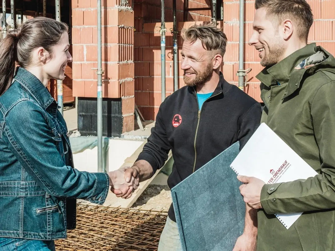 A PREFA ajánlati platform segítségével az építtetőket össze lehet kapcsolni a közvetlen közelben dolgozó szakemberekkel.