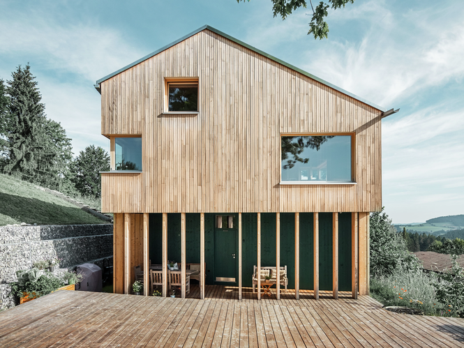 Vorderansicht des Wohnensemble in Oberreute-Irsengund bei Sonnenschein und bewölktem Himmel. Das Wohnensemble wurde mit PREFALZ und der Dach- und Wandraute 44 x 44 eingedeckt.