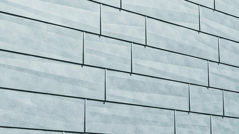 Fassadenpaneel FX.12 mit den charakteristischen Kantungen, P.10 steingrau