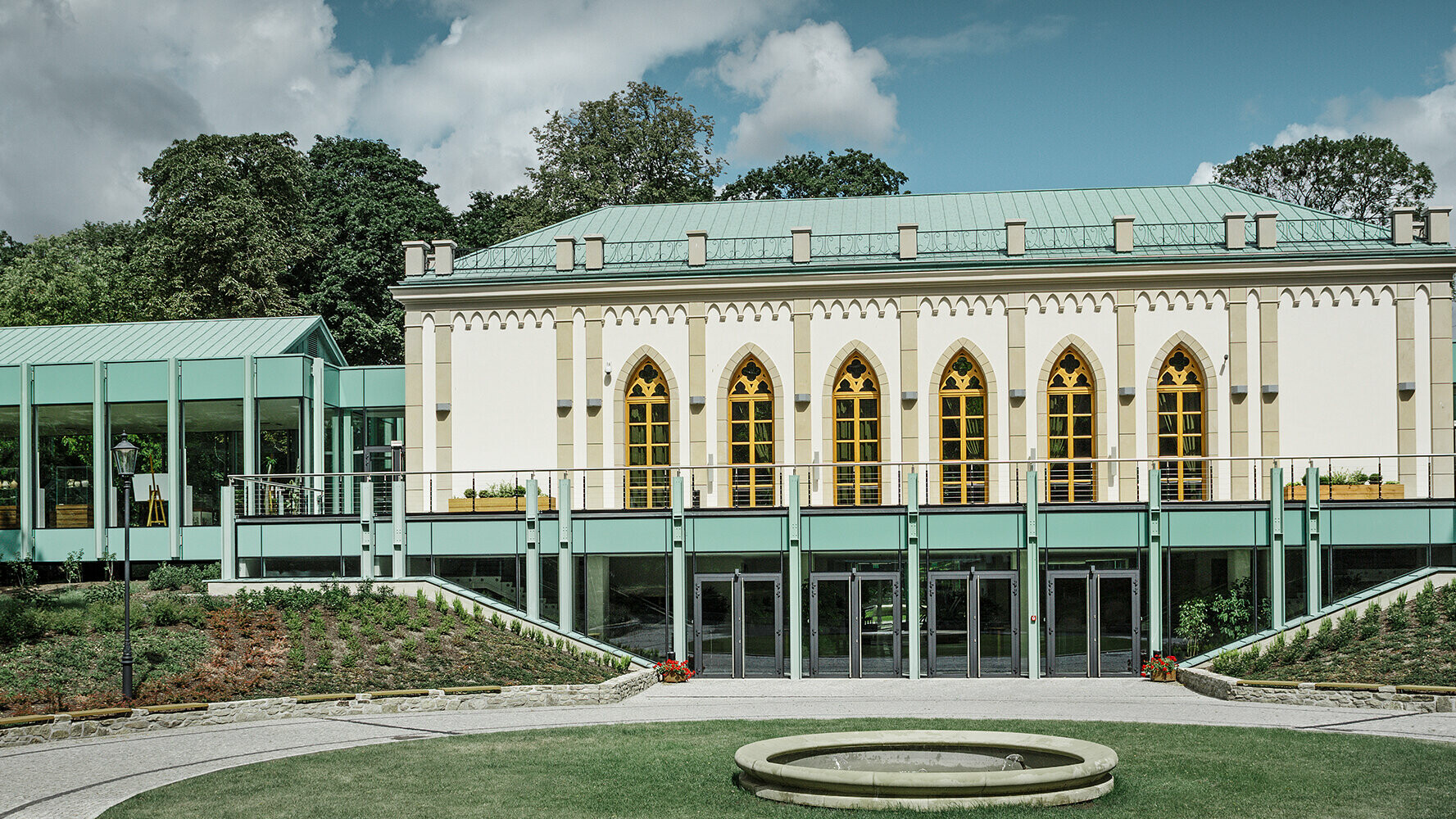 A lengyelországi Opinogórában található múzeumot a tető felújítása során patinazöld színű Prefalz és Falzonal elemekkel burkolták.