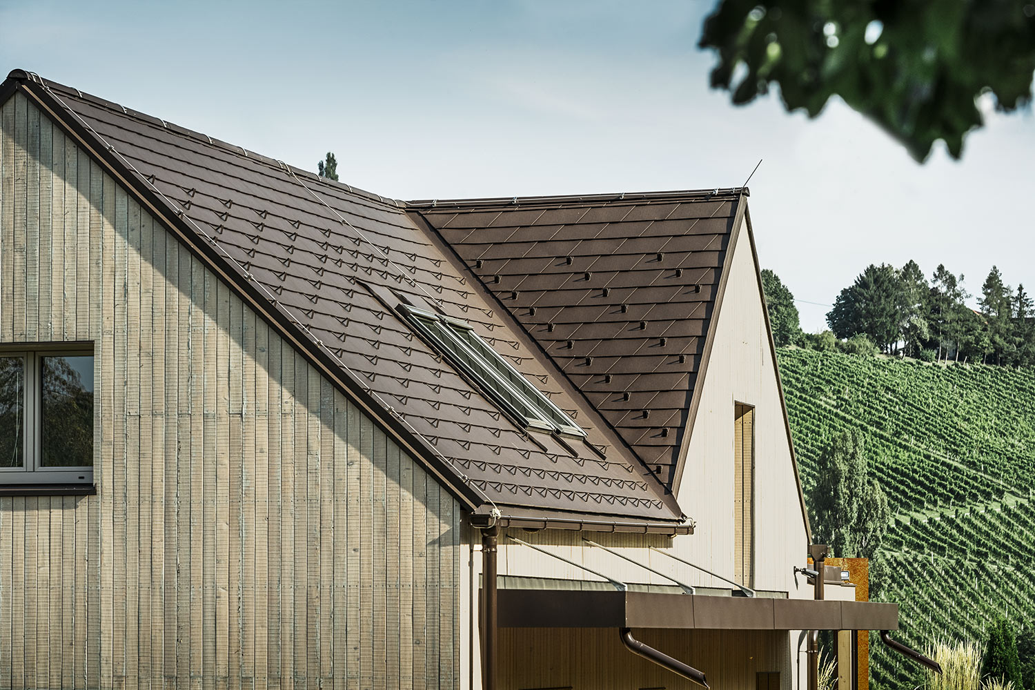Referencia épületek PREFA Tetőfedési rendszerek Tetőfedő zsindely 11 P.10 mogyoróbarna