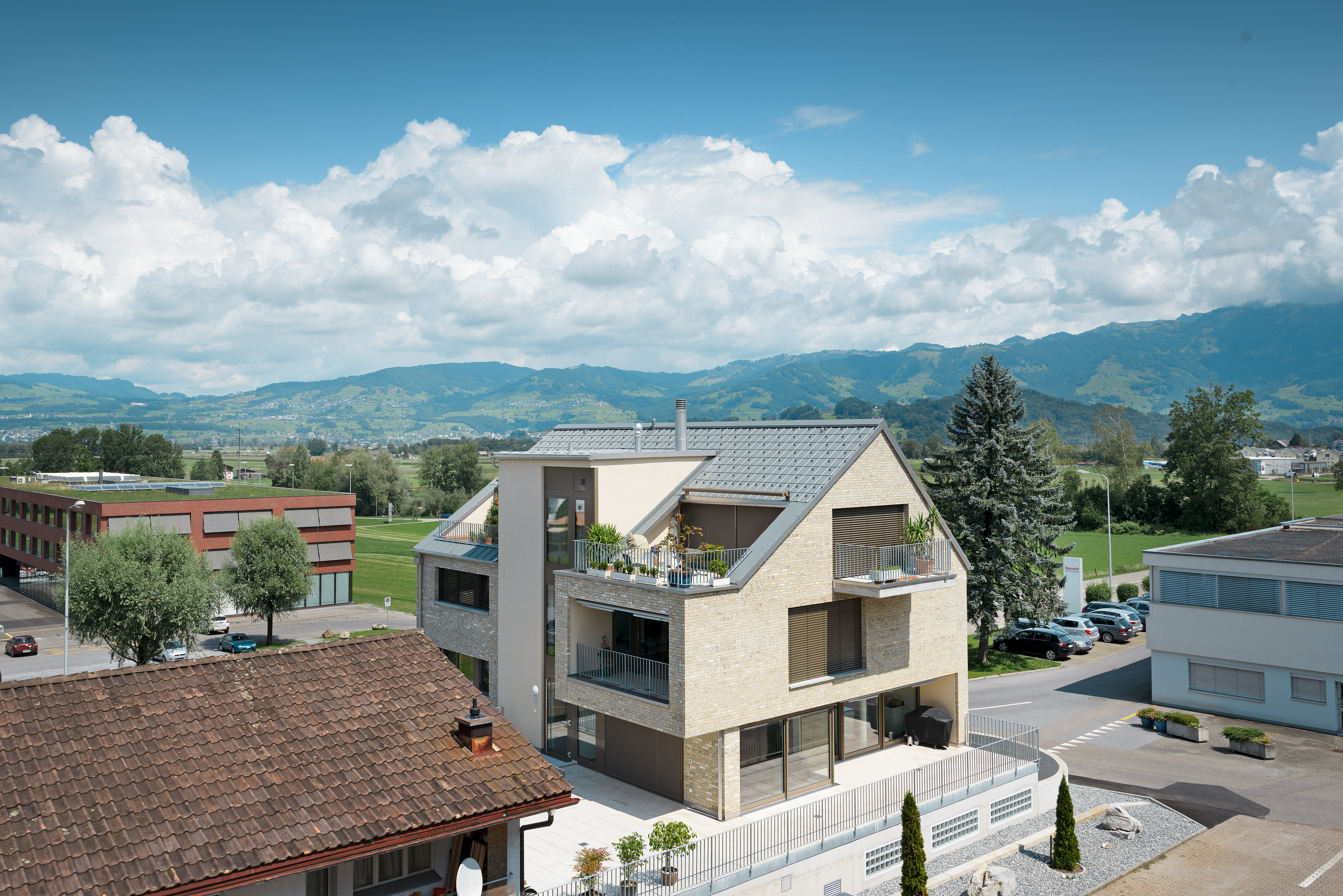 Referencia épületek PREFA Tetőfedési rendszerek Classic elem 07 P.10 világosszürke