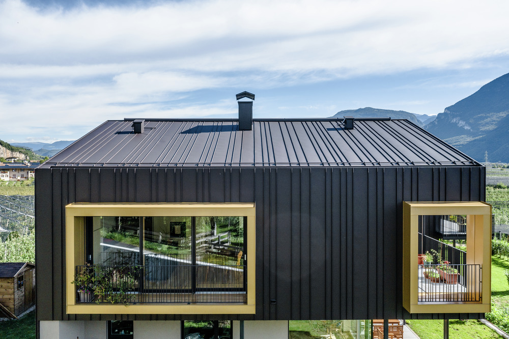 Referencia épületek PREFA Homlokzatburkolati rendszerek Homlokzatburkolati rendszer Prefalz ® 11 P.10 mogyoróbarna